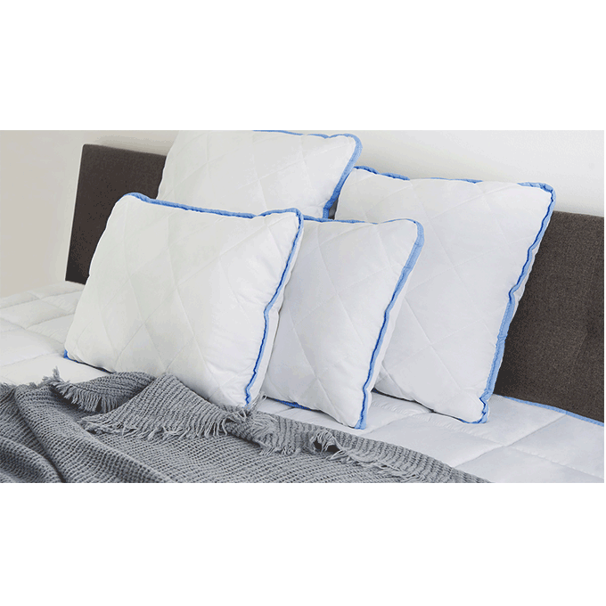 Dekorative Kissen in Weiß mit blauer Paspel im 4er Set – ideal für Schlafzimmer und Gästezimmer