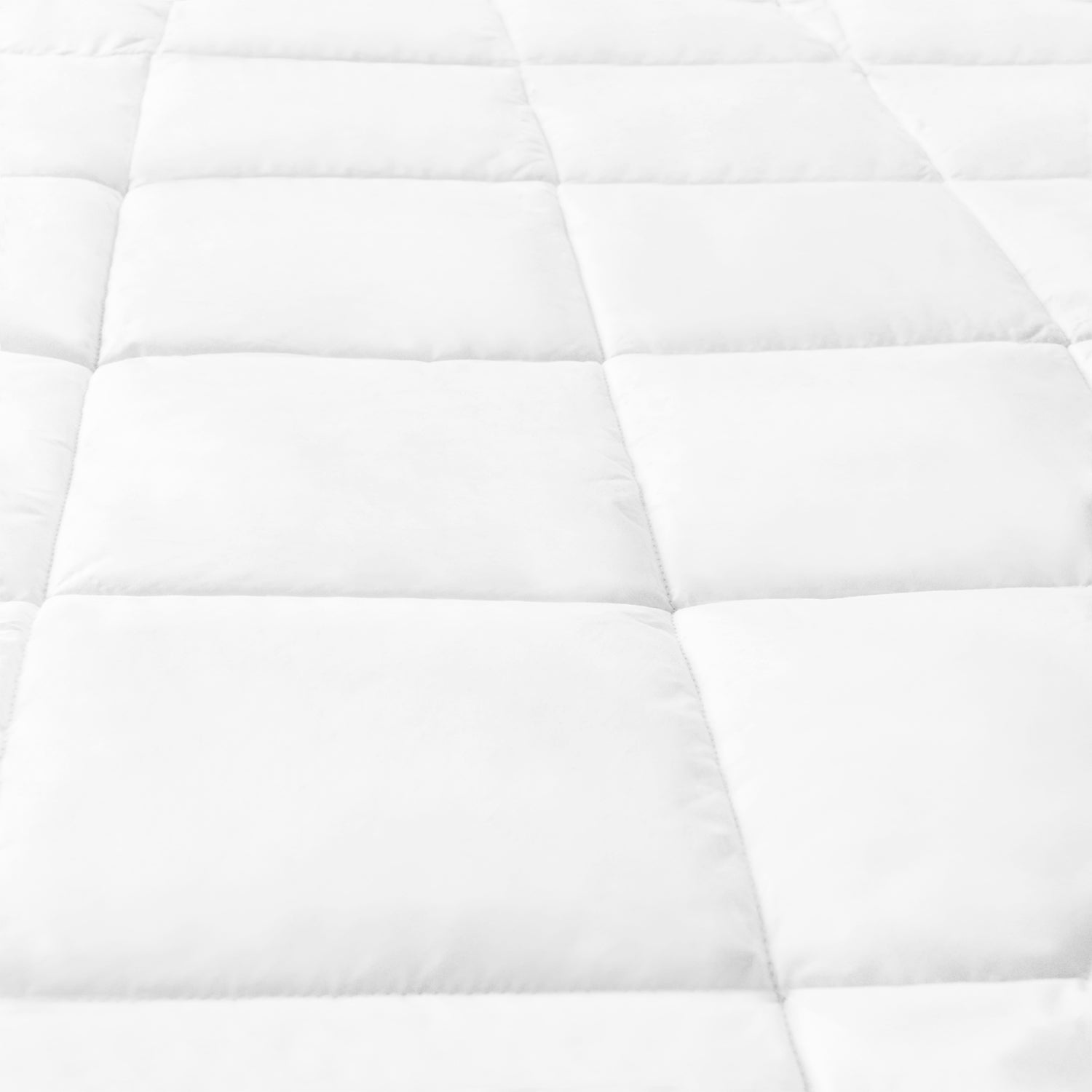 Weiche Mikrofaser-Winterbettdecke in Weiß – hautfreundlich, atmungsaktiv und pflegeleicht